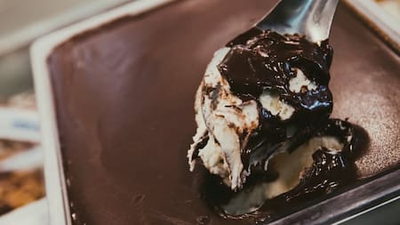 La icónica heladería que compite con las grandes cadenas por su exquisito Pino Pingüino: qué tiene este sabor original