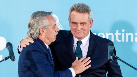 Alberto Fernández y Agustín Rossi. Foto: NA.