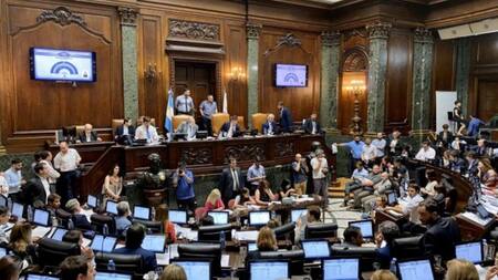 Aprueban el presupuesto porteño con fuertes recortes y suba de impuestos