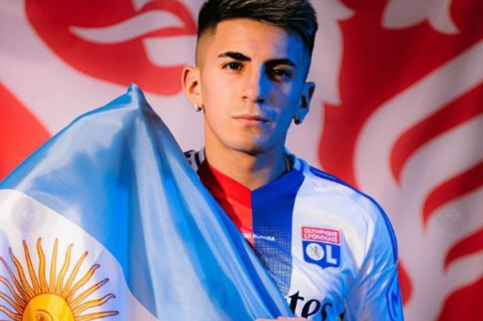 Thiago Almada presentado el Lyon. Foto: @OL