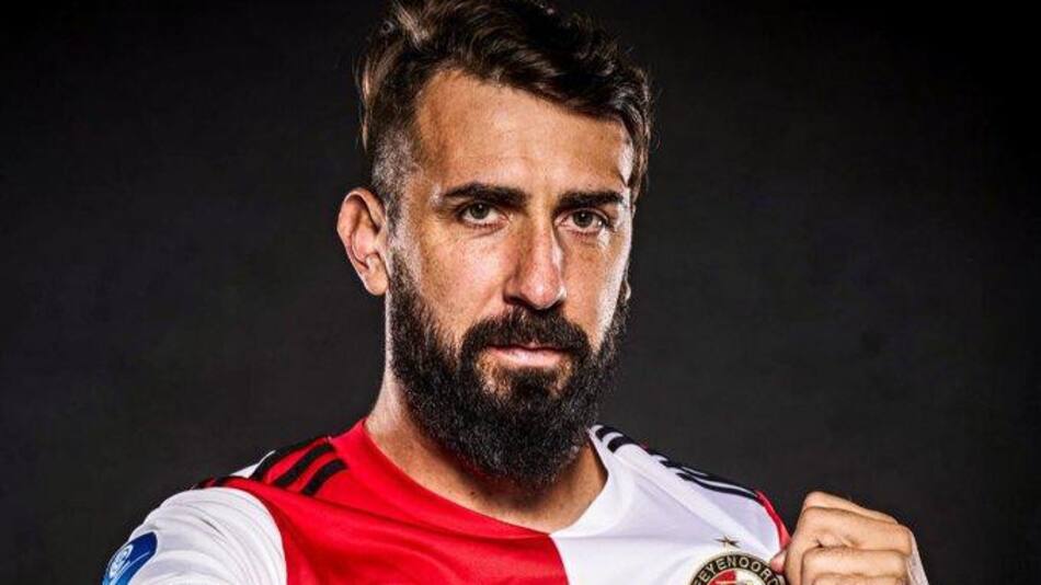 Pratto con su nuevo equipo y numero camiseta