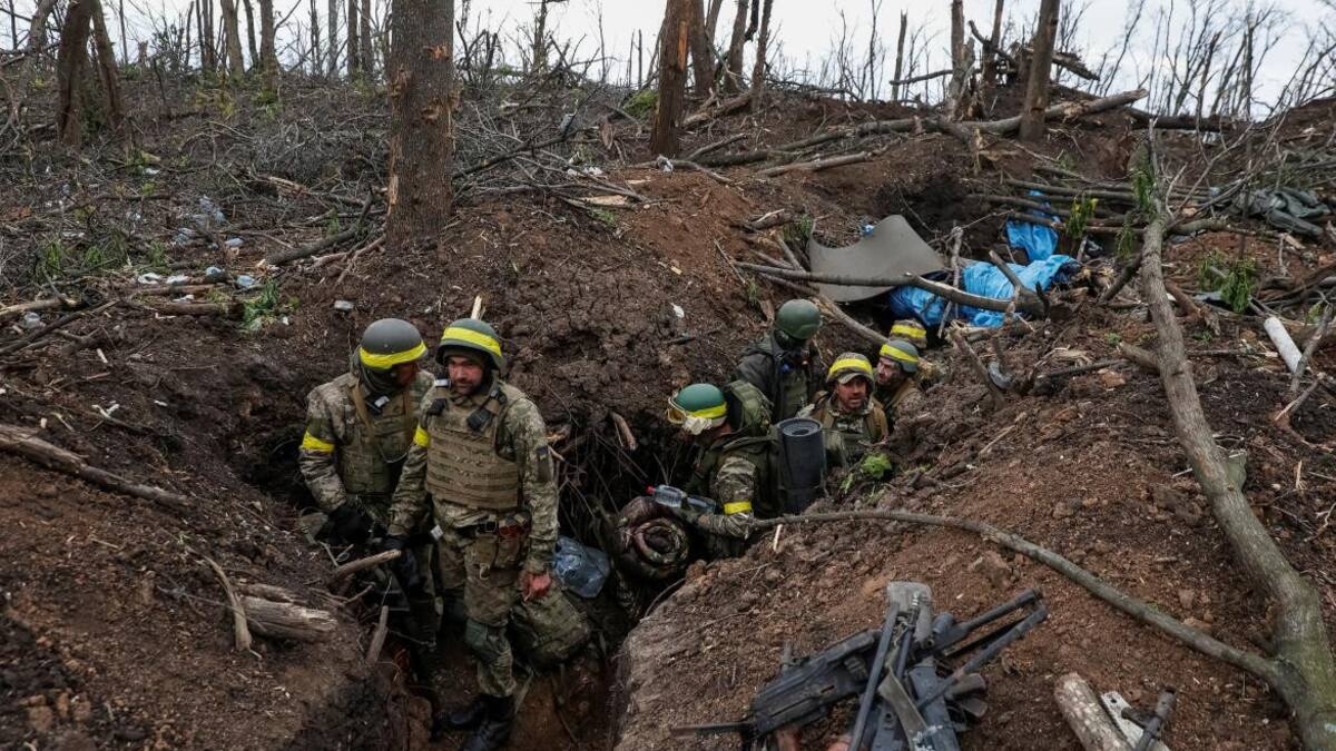 Soldados ucranianos en Bajmut. Foto: Reuters.