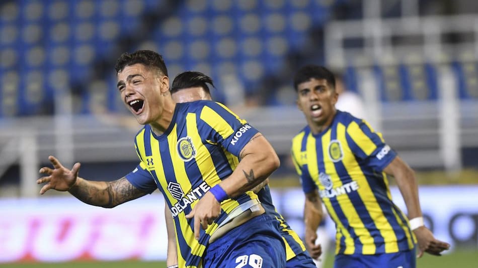 El delantero de Rosario Central Luca Martinez Dupuy festeja el gol de la victoria ante San Lorenzo, NA