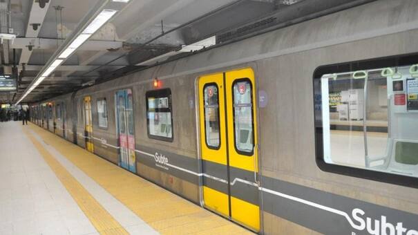 Miércoles con complicaciones para viajar: Ya rige el paro de subte en las líneas D, E y Premetro