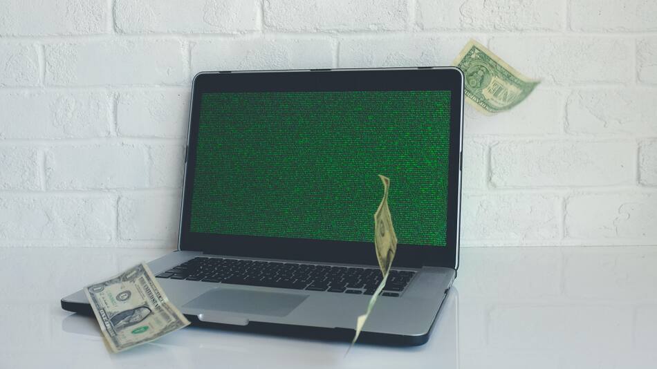 Alerta por un virus que viene en un comprobante bancario. Foto: Unsplash