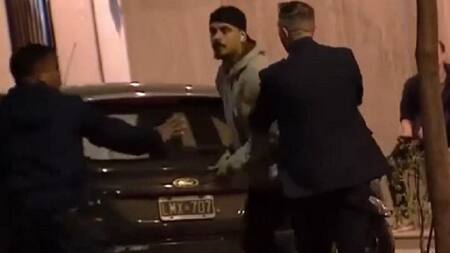 Repartidor detenido, NA