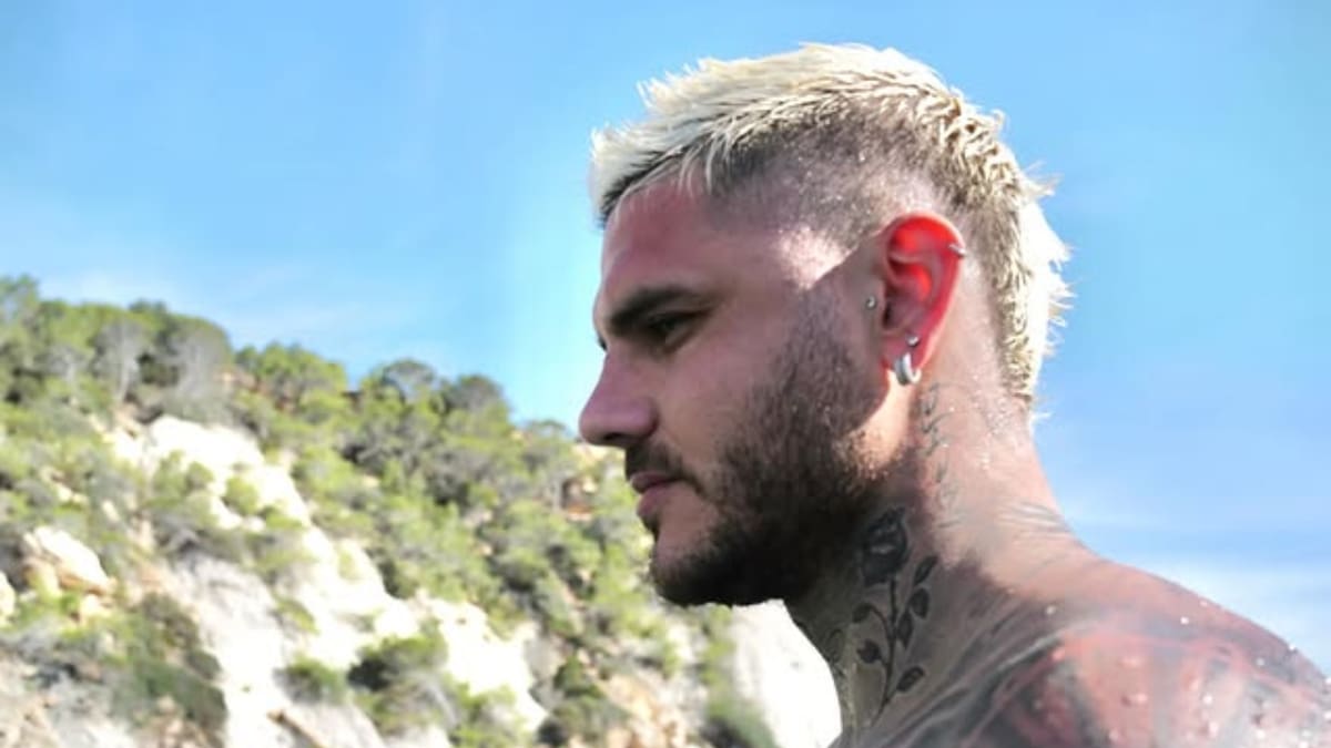 Mauro Icardi se cansó de los haters y compartió una foto con poca ropa en Instagram.