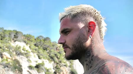 Mauro Icardi se cansó de los haters y compartió una foto con poca ropa en Instagram.