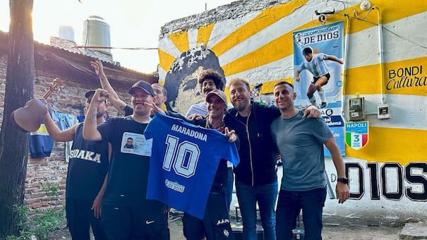 Histórica visita en la casa de Diego Maradona en Fiorito