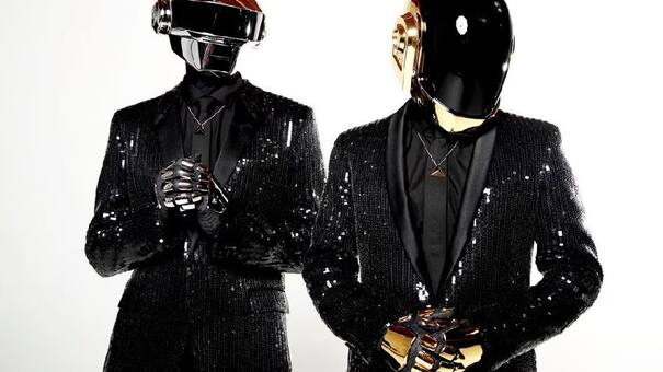 Daft Punk presentó un tema inédito ante cientos de fanáticos en París