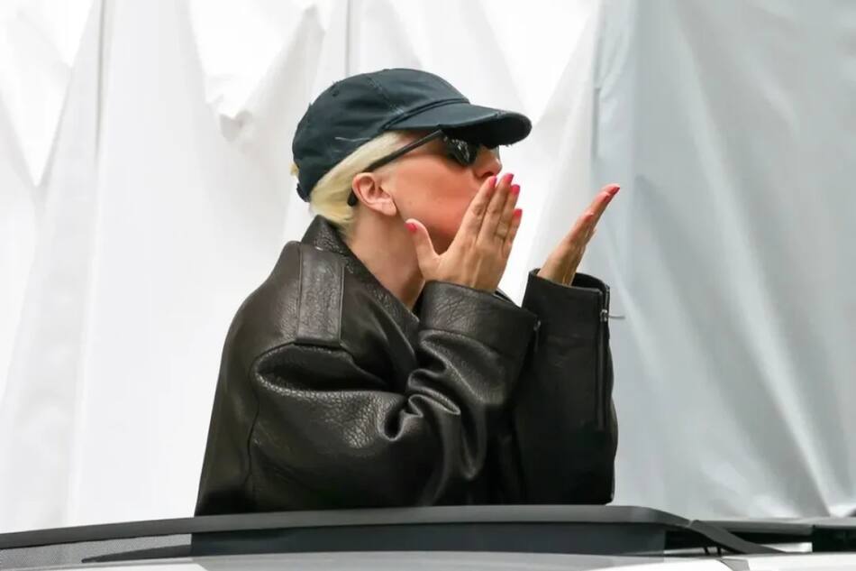 Lady Gaga llegó a París, Francia. FEoto: NA.