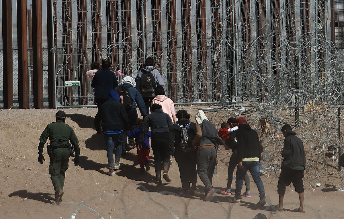 Migrantes en la frontera entre México y Estados Unidos. Foto: EFE.