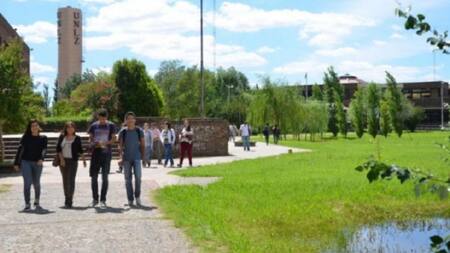 Habilitaron la presencialidad plena en las universidades bonaerenses: qué dice el nuevo protocolo