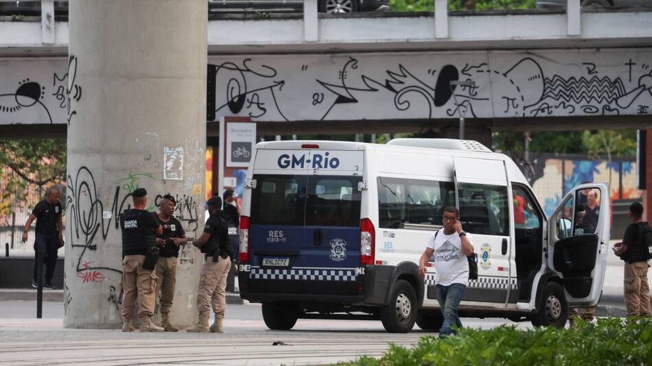 Toma de rehenes en un micro en la terminal de Río de Janeiro. Foto: REUTERS.