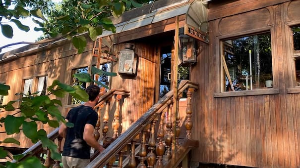 Hospedarse en un vagón de tren: el pueblito a 1 hora de CABA que ofrece esta experiencia única, ideal para una escapada