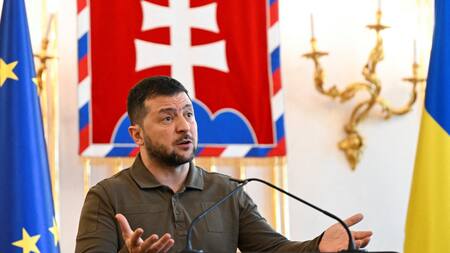 Volodimir Zelenski en su visita a Eslovaquia. Foto: Reuters.