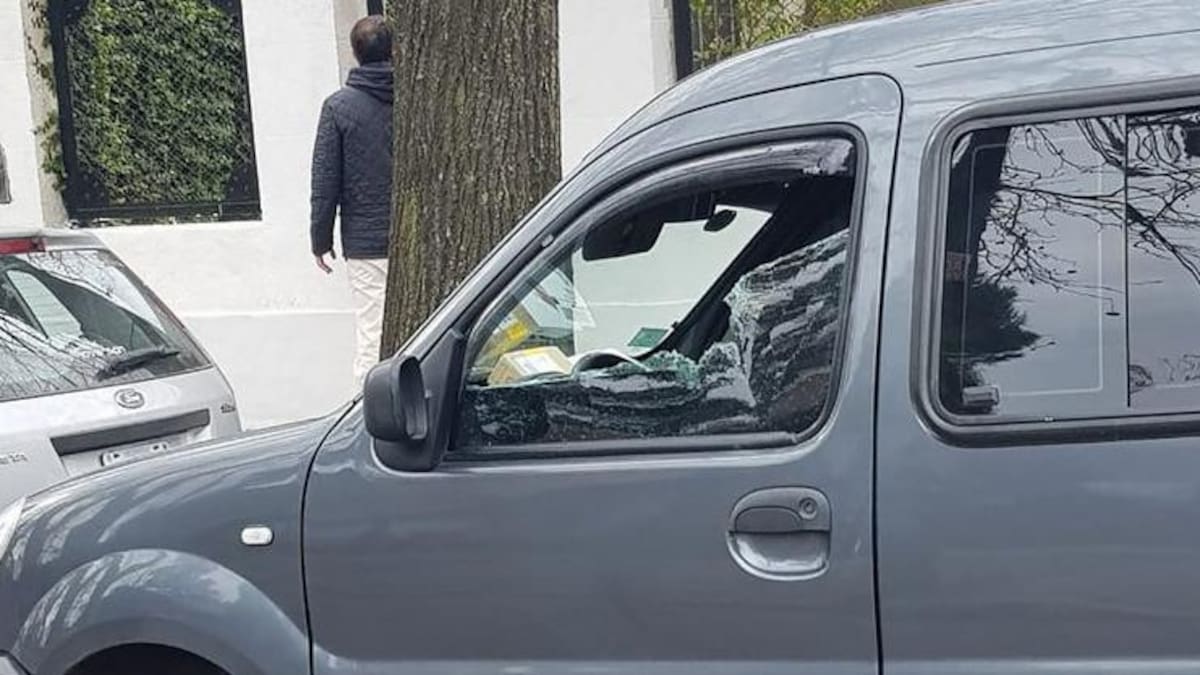 Camioneta donde se trasladaba el repartidor asesinado por motochorros