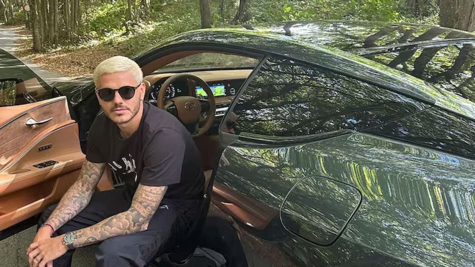 Mauro Icardi en su Lexus LC 500. Foto: Instagram.