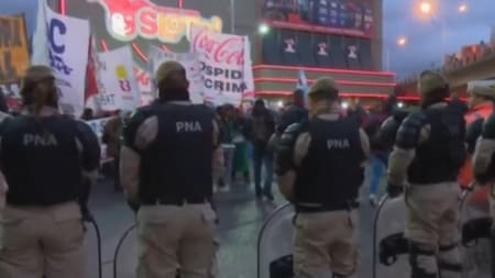 Corte en el Puente Pueyrredón de trabajadores despedidos, Canal 26