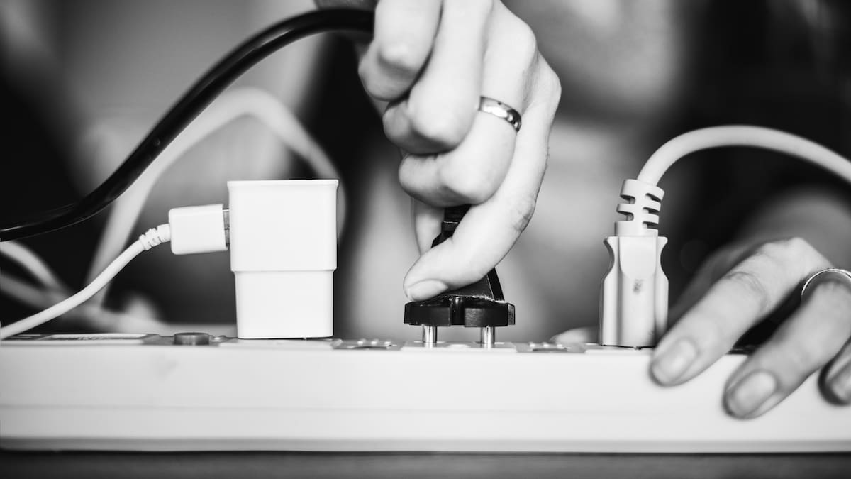 Tormentas y cortes de luz: cuál es el artefacto que debés desenchufar para evitar catástrofes