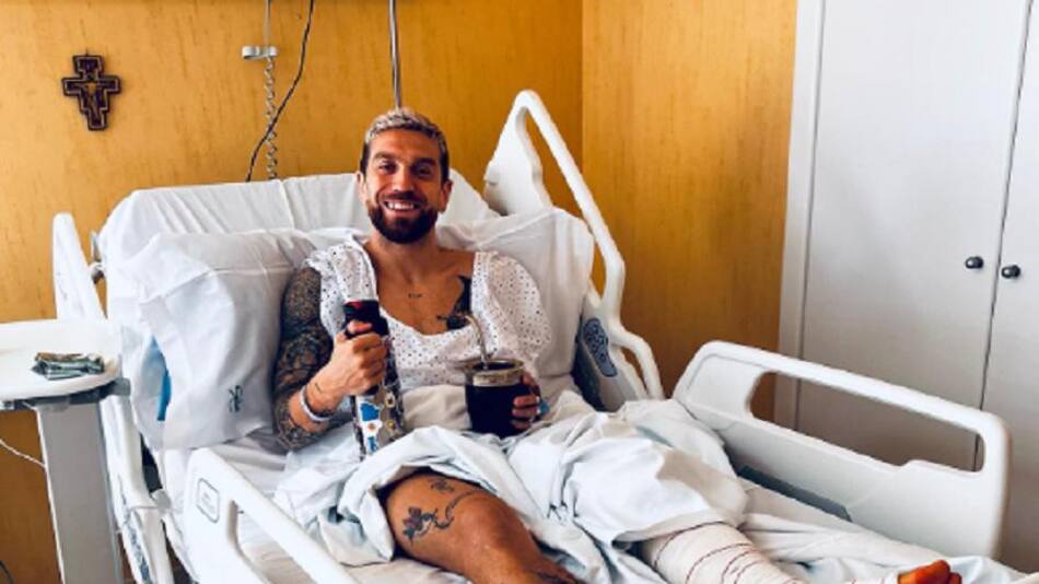 Papu Gómez tras ser operado. Foto: Instagram @papugomez_official