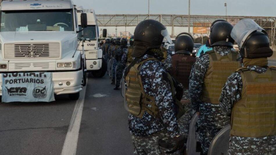Corte de transportistas por faltante de gasoil.