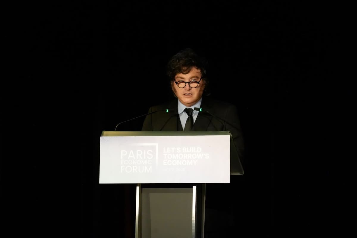 Javier Milei disertó en el Foro Económico de París, donde recibió el premio “Economista más influyente”.