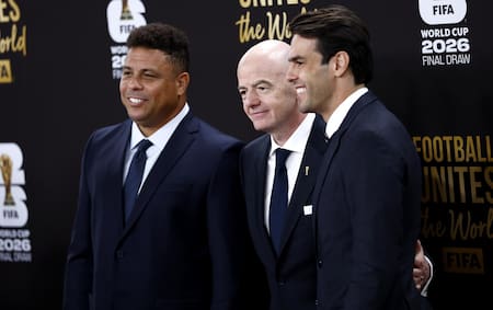 Ronaldo, Gianni Infantino y Kaká.