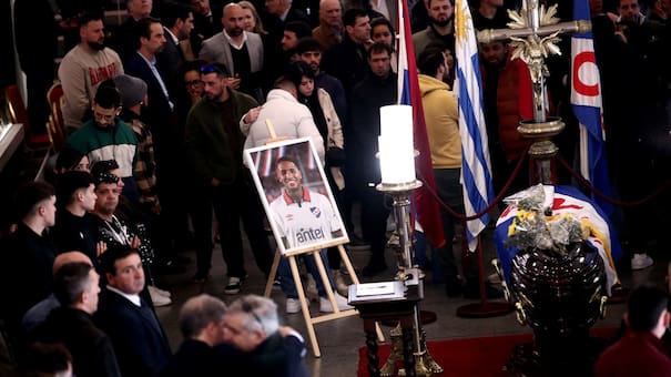 Último adiós a Juan Izquierdo: cientos de personas participaron del velatorio en Uruguay