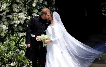 Beso entre el príncipe Harry y Meghan Markle en la Boda Real (NA)
