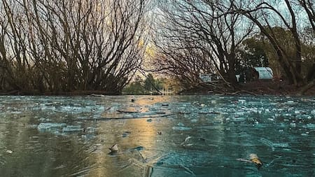 Se congeló el dique en Tandil. Foto: NA