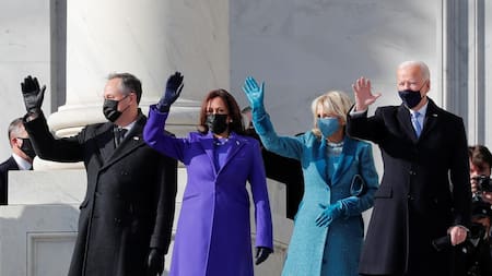 Joe Biden y Kamala Harris ingresando al capitolio para la jura, REUTERS