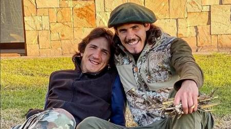 Edinson Cavani y su hermano Christian. Foto: NA.