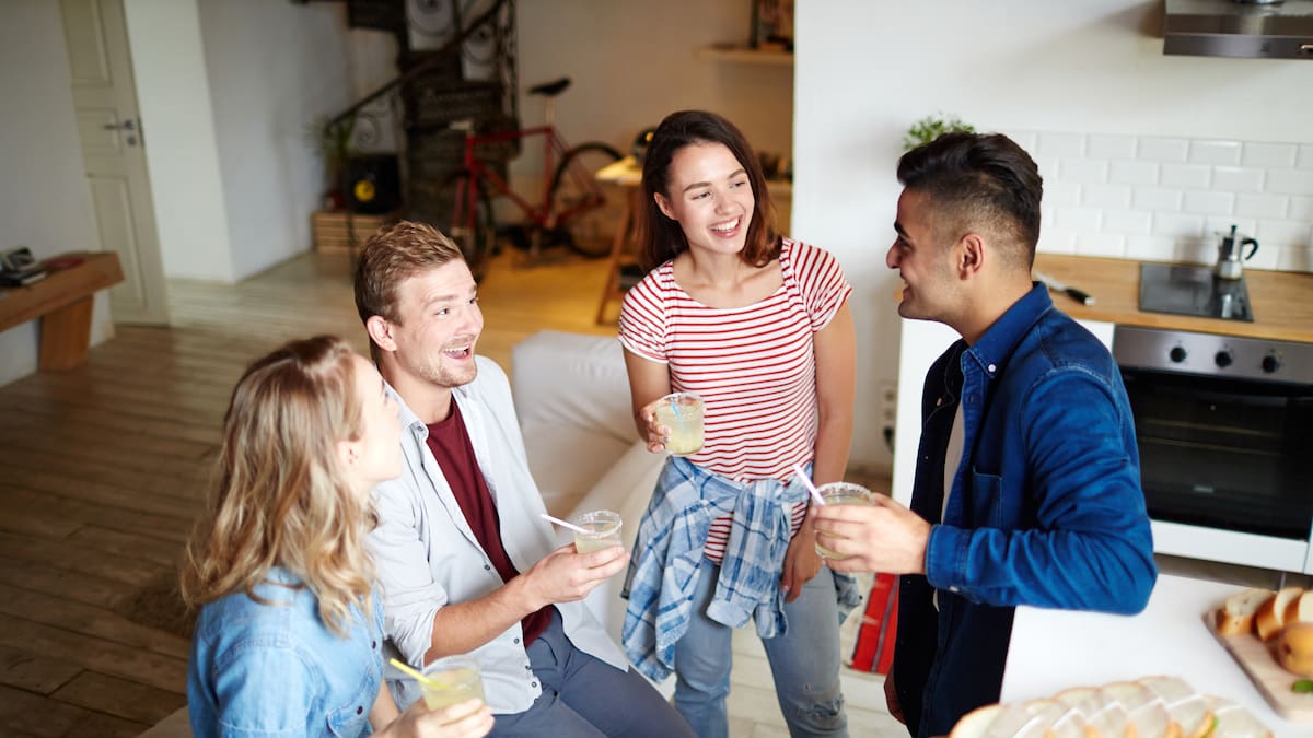 Las reuniones en el hogar se consolidan como una de las principales opciones para festejar el Día del Amigo.