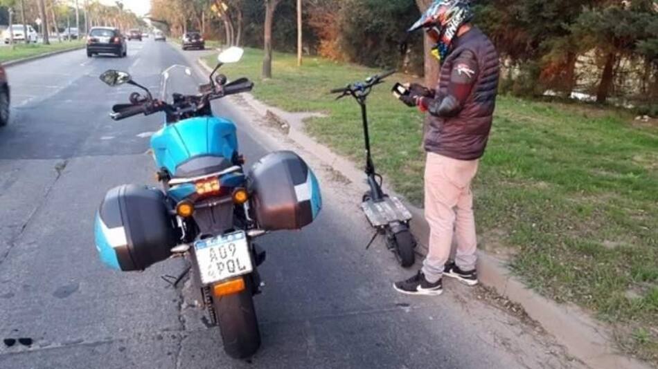 Hombre que iba a 100 kilómetros por hora en la Autopista Panamericana, detención