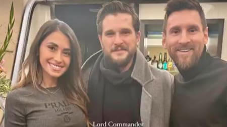 Antonela Roccuzzo con Leo Messi y Lord Commander. Foto: Instagram/antonelaroccuzzo