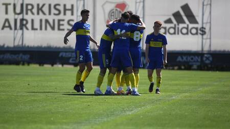 Festejo de la Reserva de Boca ante River en el River Camp