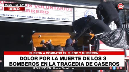 Profundo dolor en despedida de los tres bomberos muertos tras voraz incendio en Caseros