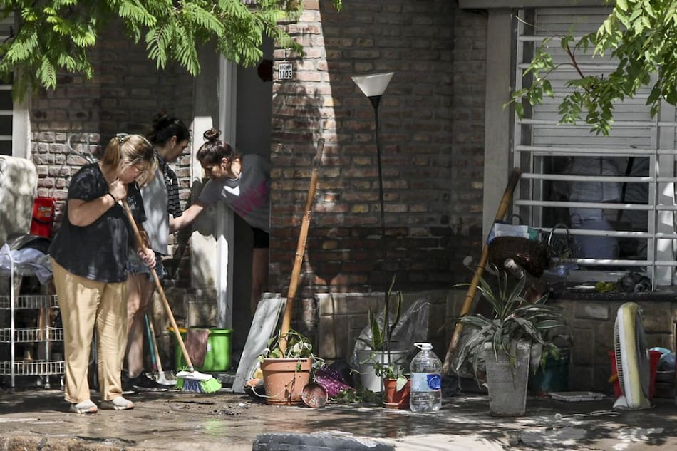 Queda poca agua en las calles de Bahía Blanca. Foto: NA/José Scalzo.