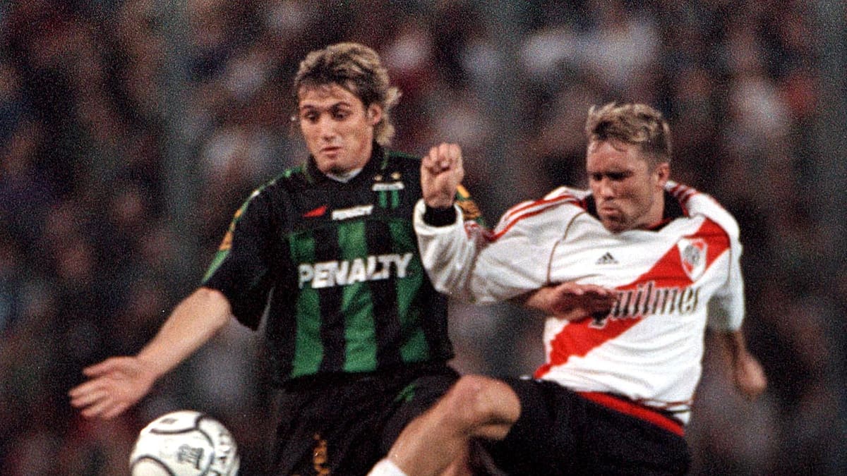 El jugador de River Eduardo Coudet en una escena del partido que están disputando con Chicago en el estadio de Vélez. Foto: NA/MARCELO CAPECE