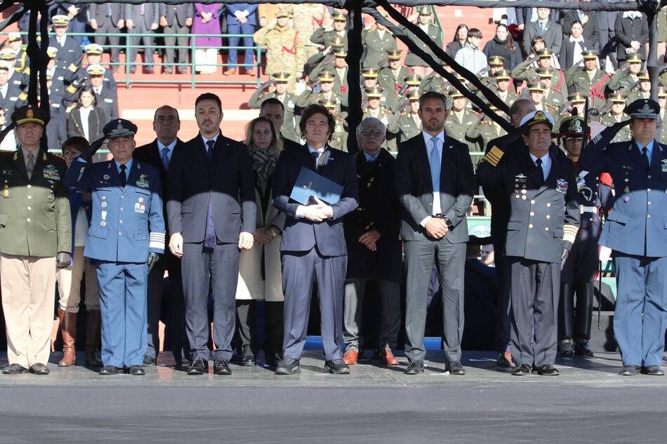 Javier Milei junto a funcionarios de su Gobierno en el Campo Argentino de Polo. Foto: Prensa.