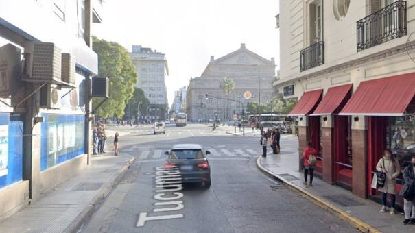 Motochorros le rompieron los vidrios del auto y se llevaron un bolso con 3 millones de pesos