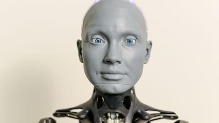 Ameca, el robot humanoide que puede interactuar con humanos. Foto: EFE