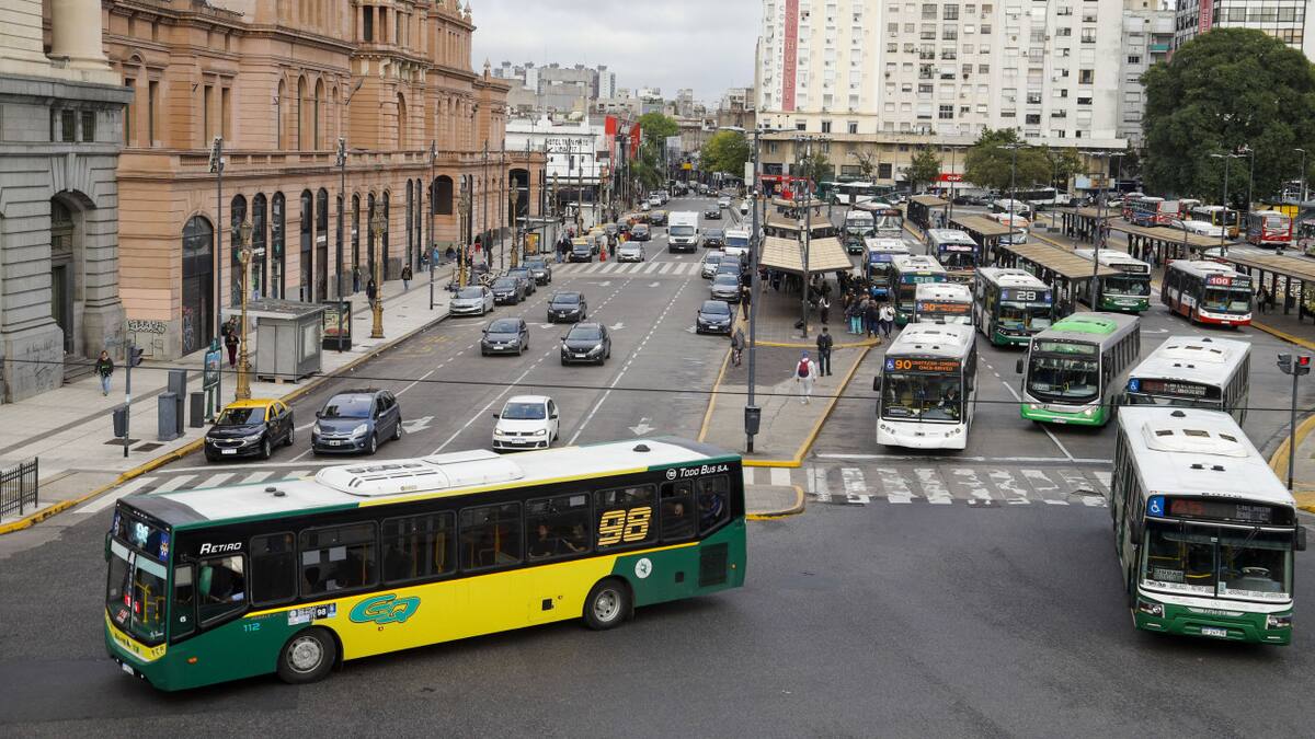 Una línea de colectivos modificó su recorrido. Foto: NA/Daniel Vides.