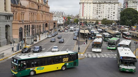 Dos colectivos que circulan por el AMBA cambian su recorrido: uno de ellos llegará al Aeroparque Jorge Newbery