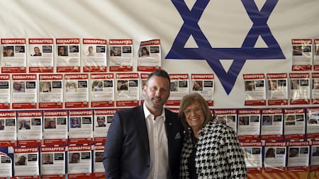 Ofelia Feler junto a su sobrino Hernán. Foto: EFE.