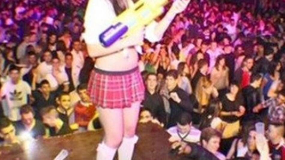 Fiestas con estudiantes desnudas