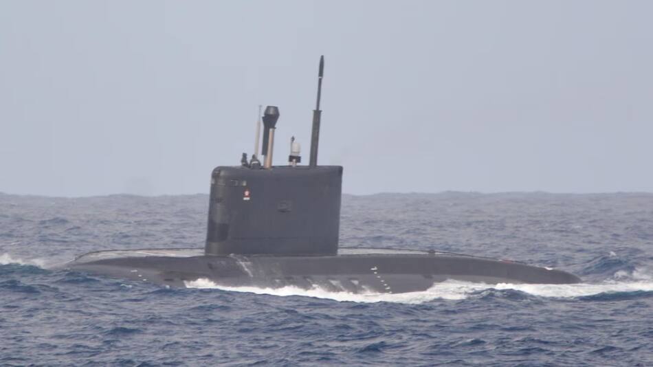 El submarino ruso perseguido por la Armada. Foto: EMAD.