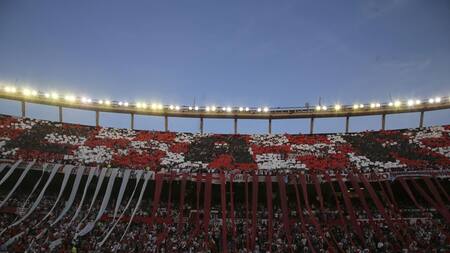 Hinchas River - Monumental