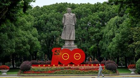 China festeja los cien años del Partido Comunista vacunando a mil millones de personas y liberando millones de dosis para Argentina